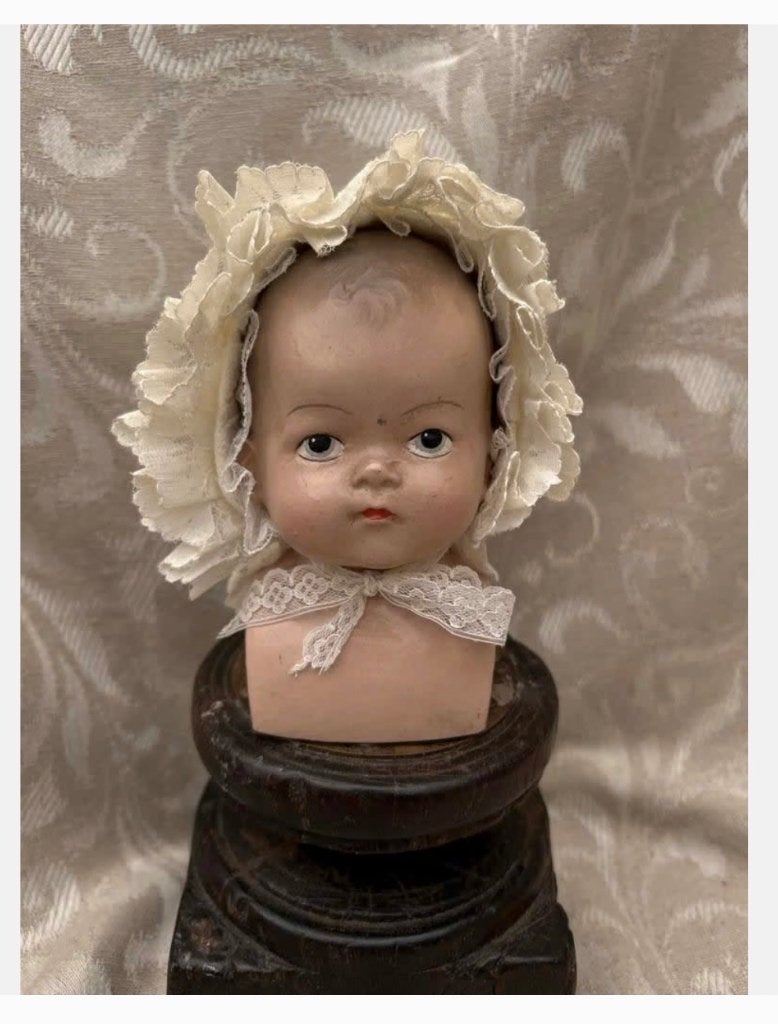 Antiek poppenhoofd 13 cm met vintage mutsje, Nieuw, Ophalen of Verzenden, X, Pop