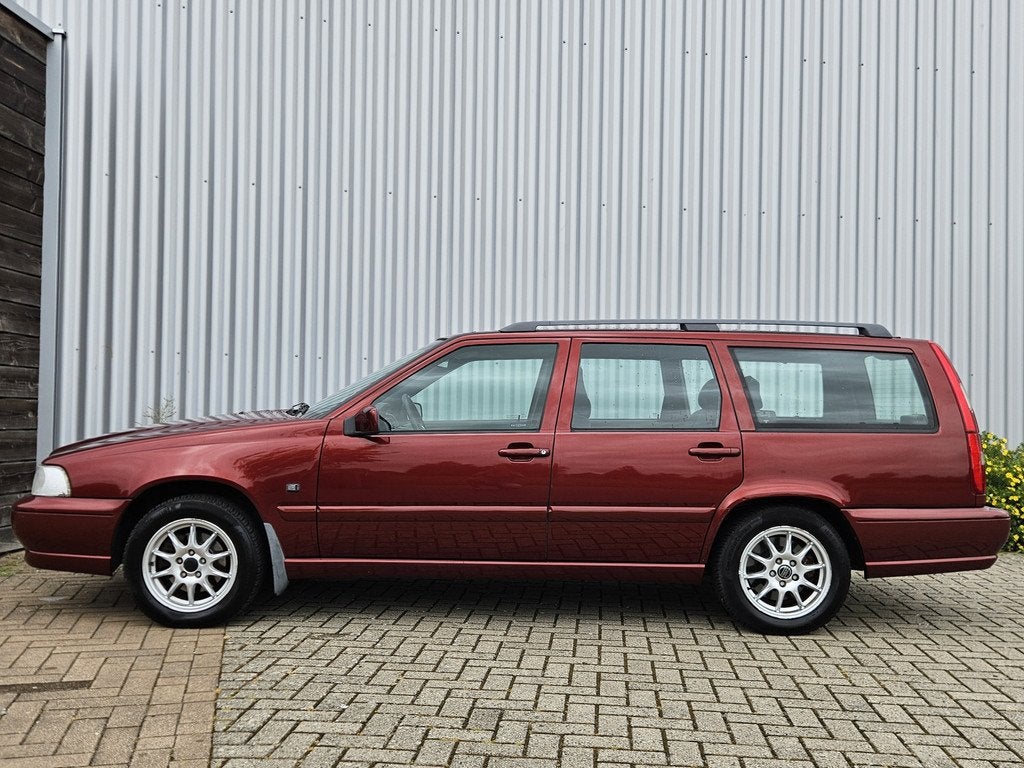Volvo V70 2.4 Polar /Dealer Onderhouden/Youngtimer/Airco!, Auto's, Oldtimers, Voorwielaandrijving, Stof, Origineel Nederlands