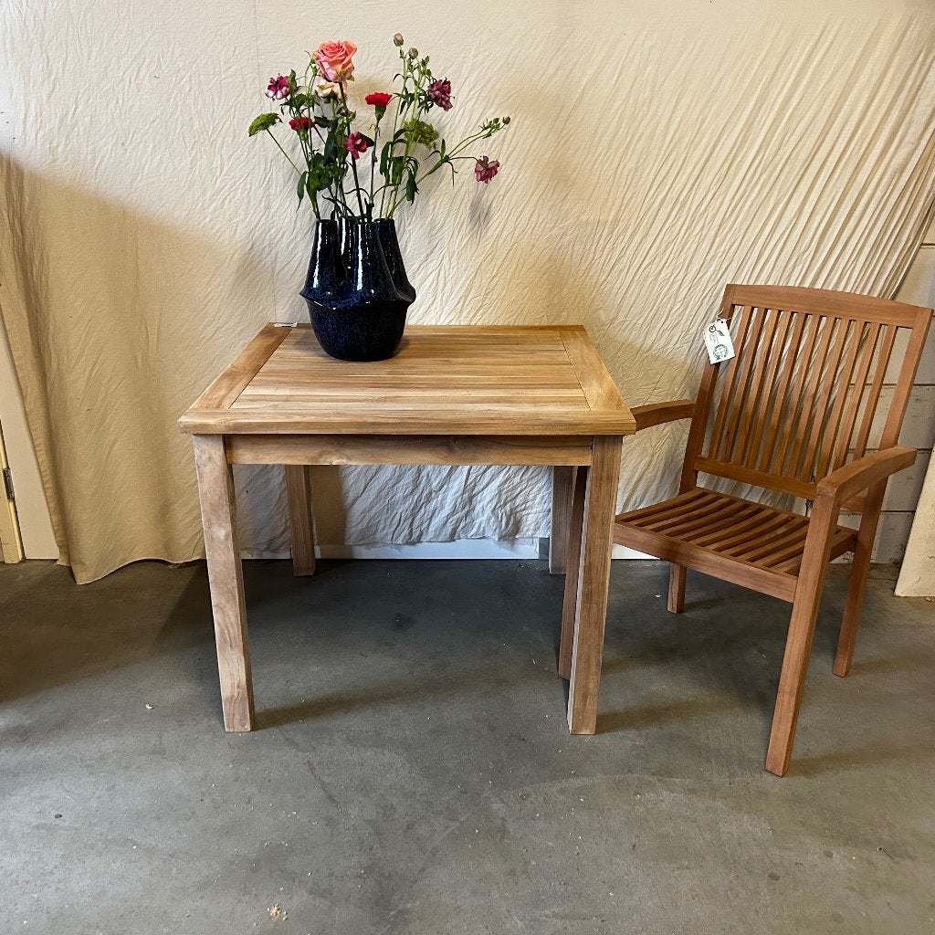 Tuintafel - 90 x 90 cm - massief teakhout - Bij TTM Wonen, TTM Wonen, Meubels – (Perzische) Tapijten en Woonaccessoires, Taag 63, 2491 CS, Den Haag (Forepark)