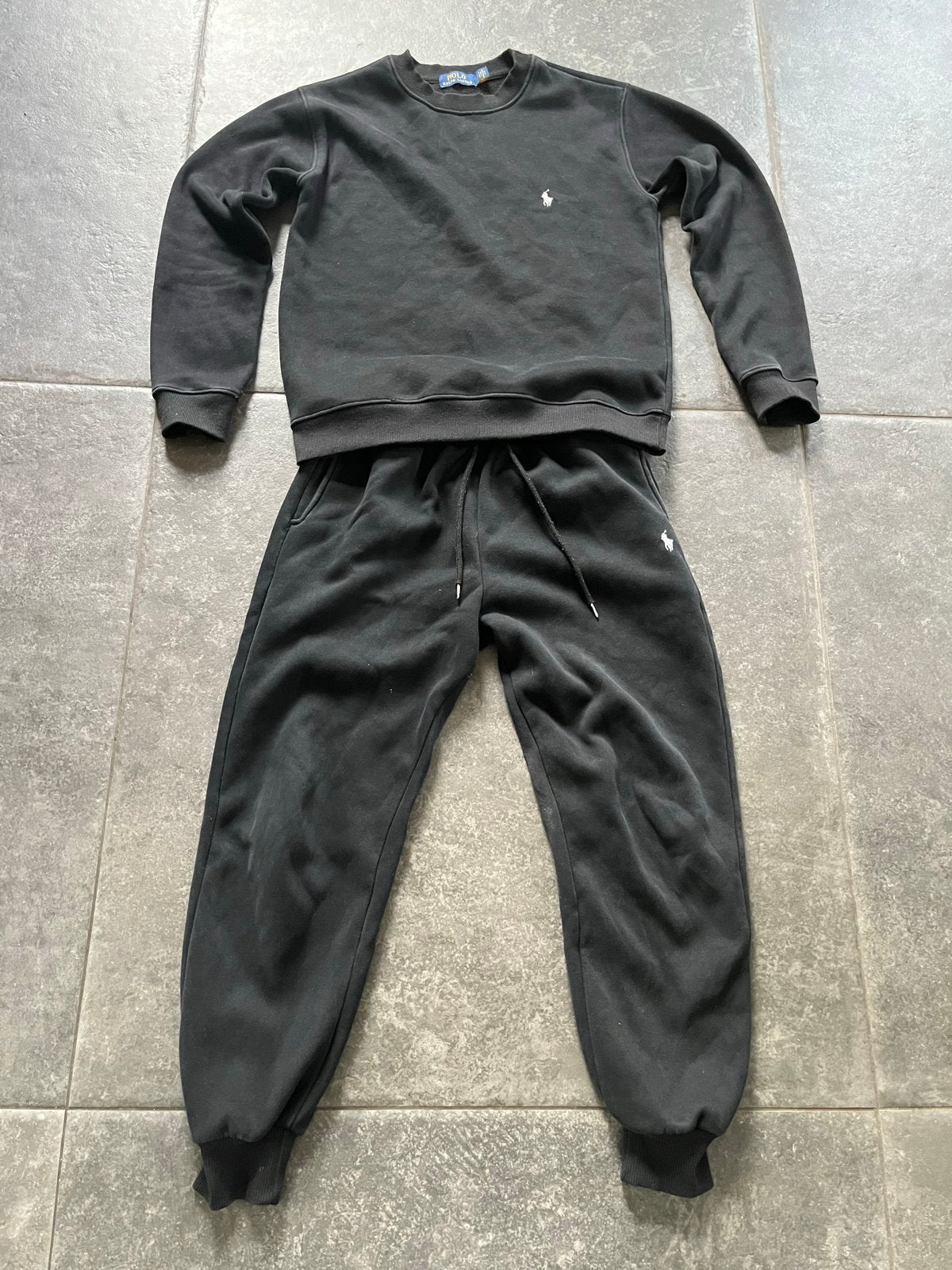 Polo Ralph Lauren trainingspak zwart - maat 160/84A, Ophalen of Verzenden, Gebruikt, Jongen, Setje