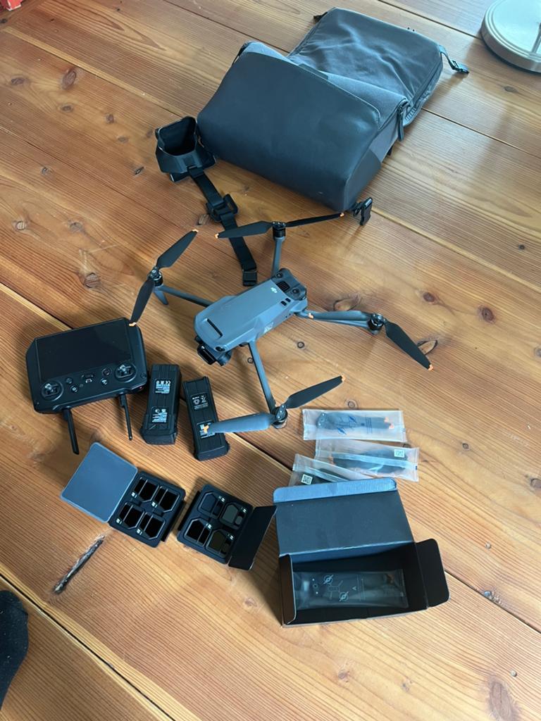 DJI Mavic 3 Cine Combo, Audio, Tv en Foto, Drones, Ophalen of Verzenden, Zo goed als nieuw