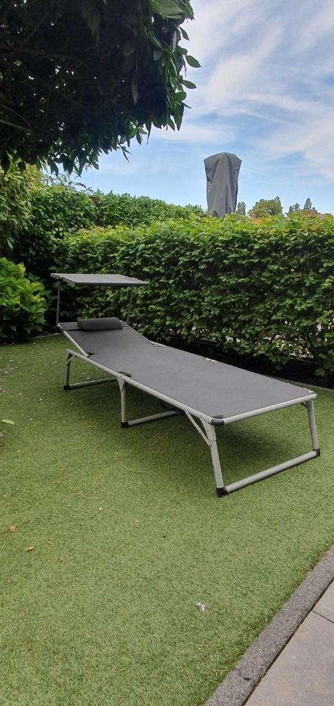 Comfortabel ligbed met zonnedak en kussentje/logeerbed, Tuin en Terras, Ophalen of Verzenden, Zo goed als nieuw, Aluminium, Verstelbaar