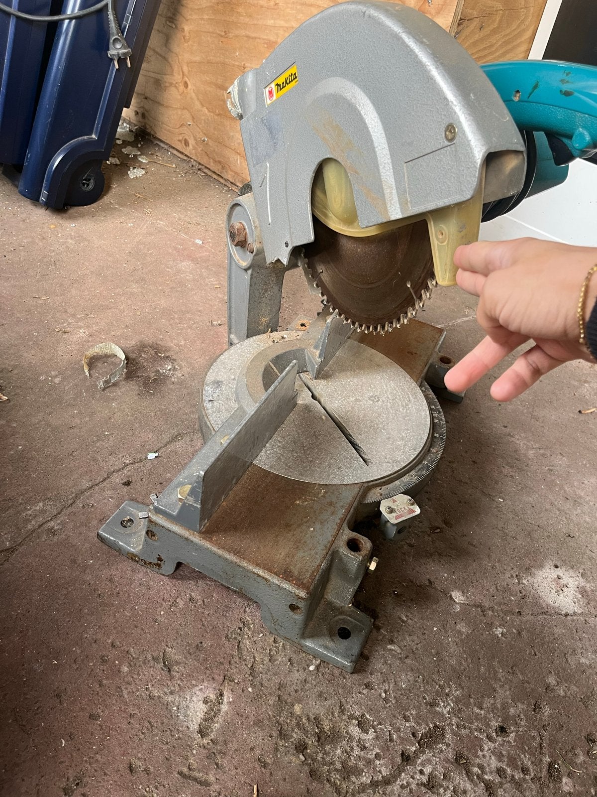 Makita Afkortzaag 255mm Model 2400B - Gebruikt, Gebruikt, 70 mm of meer, 600 tot 1200 watt, Ophalen of Verzenden