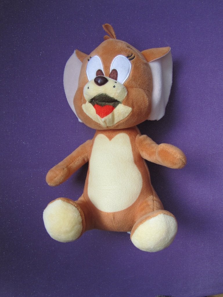 PLAY BY PLAY Knuffel MUIS JERRY. 27 CM ZITTEND **Nieuw**, Muis, Overige merken, Nieuw, Ophalen of Verzenden