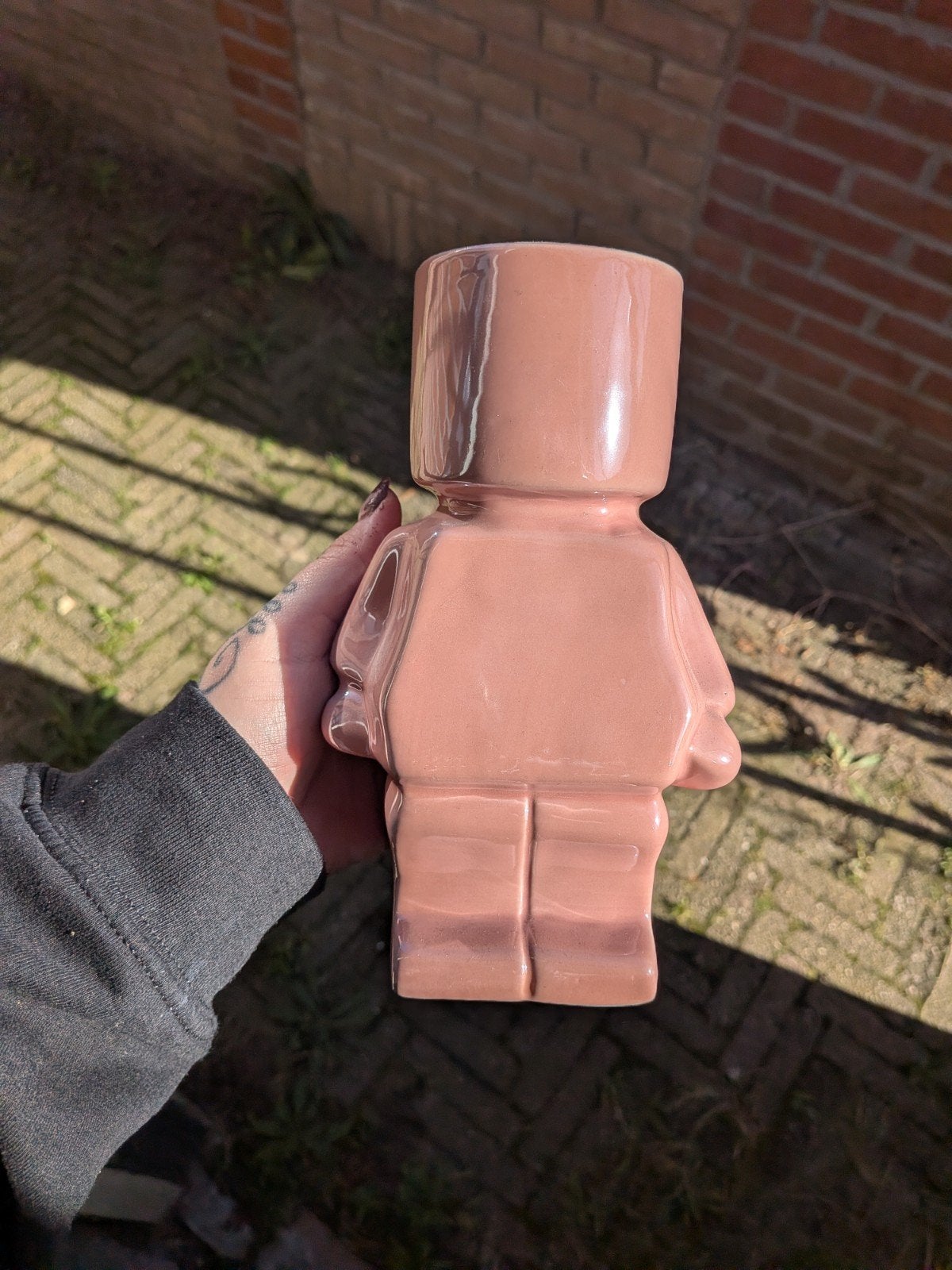 Roze Lego-man vaas/plantenpot, Ophalen of Verzenden, Zo goed als nieuw, Roze, Steen/keramiek