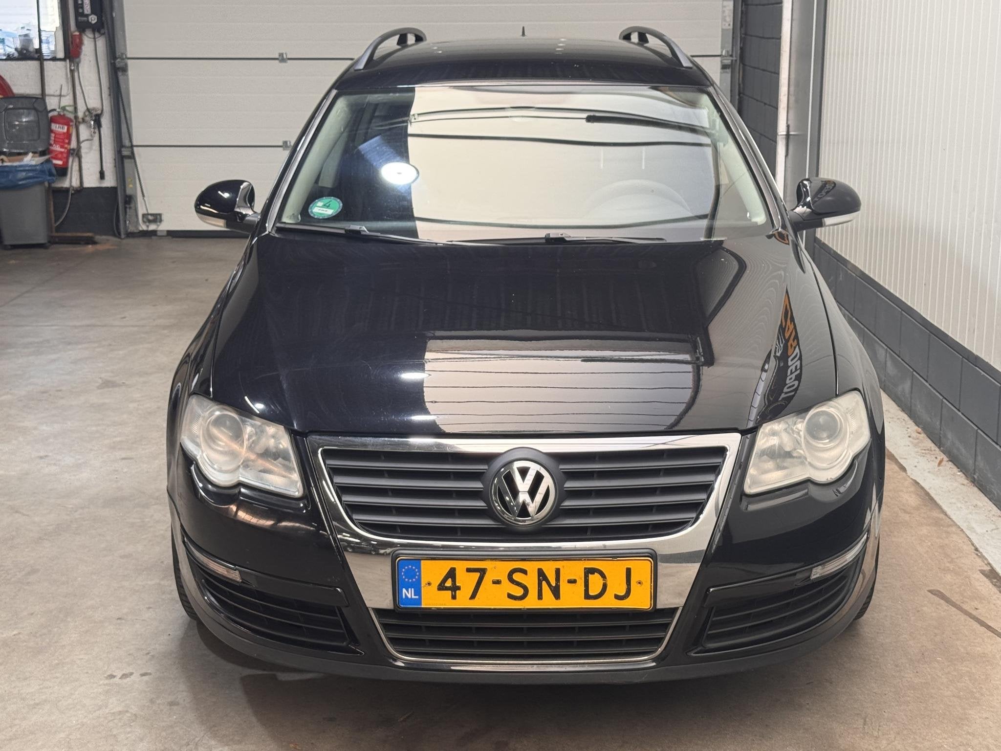 Volkswagen Passat Variant 1.6 FSI Comfortline, Auto's, Gebruikt, Zwart, 4 cilinders, Zwart
