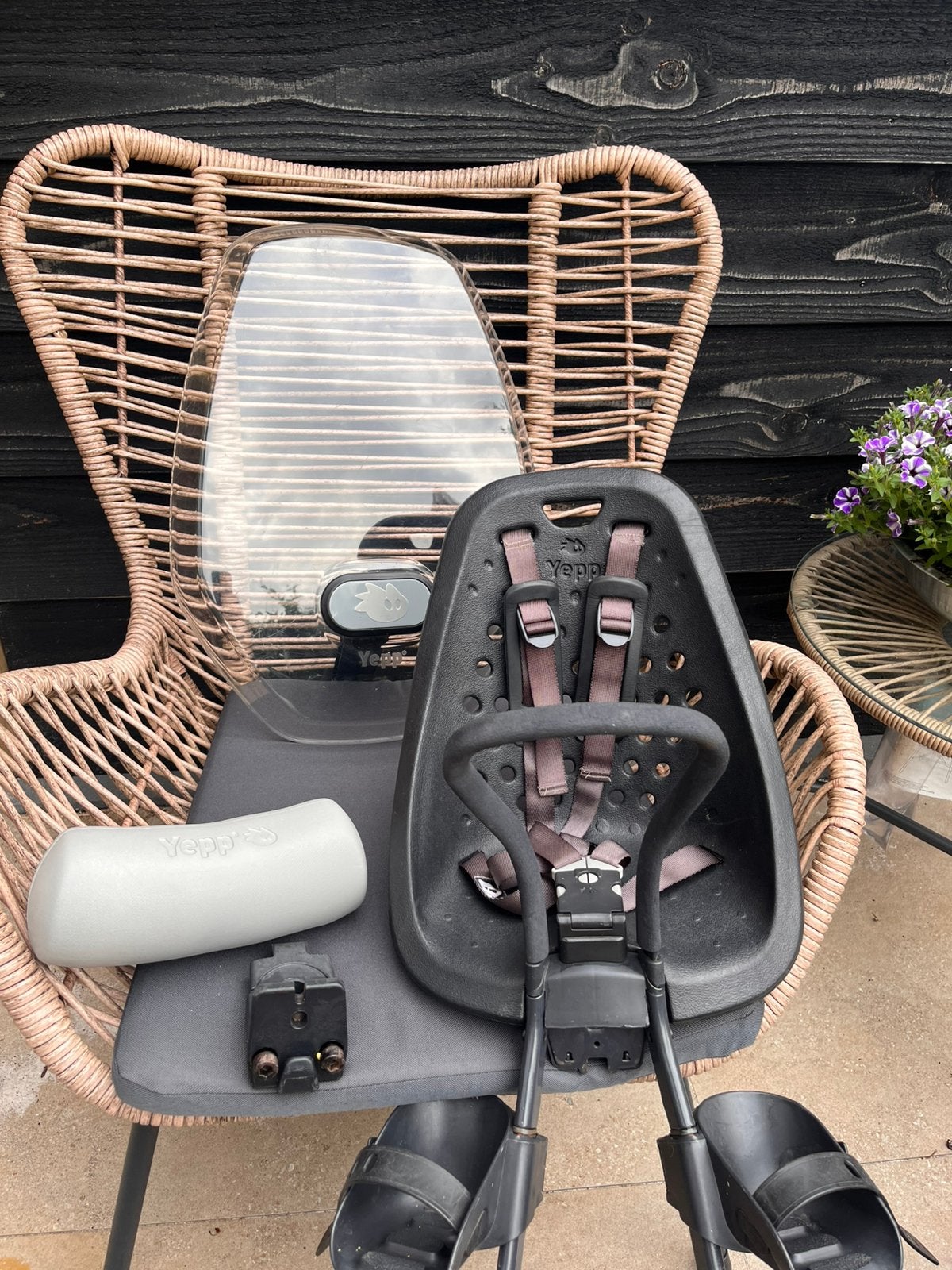 Thule Yepp mini 9 mnd t/m 15 kg, Ophalen, Zo goed als nieuw, Voetsteuntjes
