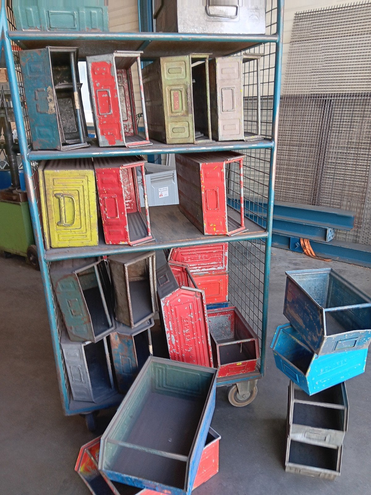 Industriele magazijnbakken., Ophalen, Gebruikt