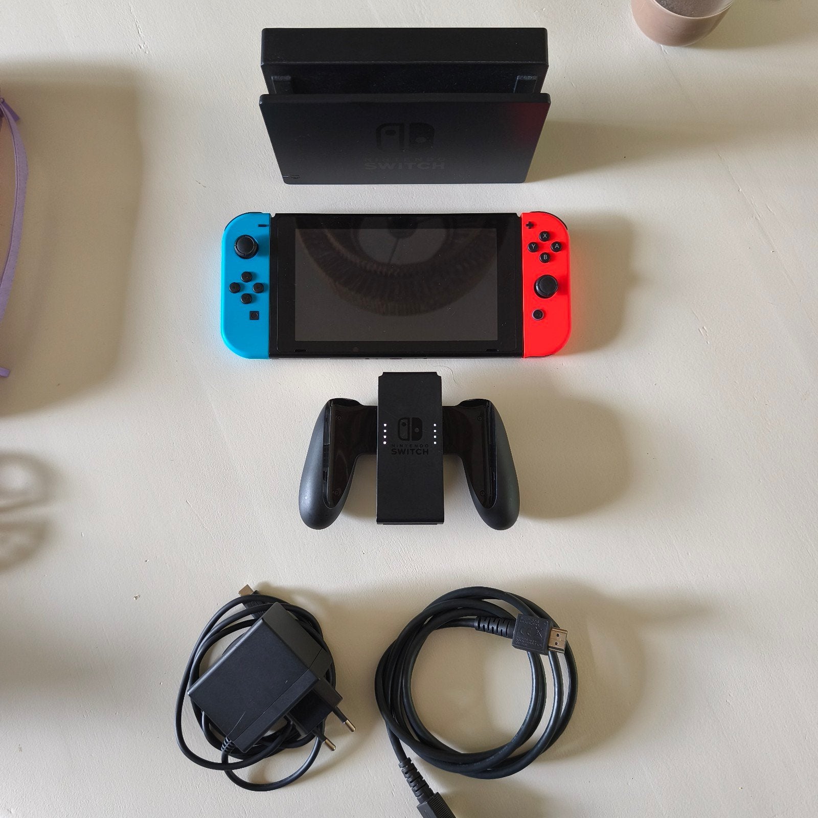 Nintendo Switch met accessoires en optionele Kirby Omhulsels, Ophalen, Gebruikt, Met 2 controllers, Switch Original