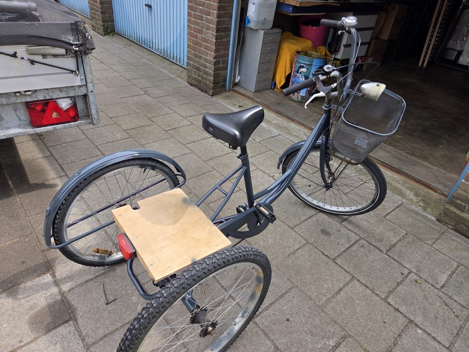 Unieke driewieler fiets met mand en bagagedrager, Ophalen, Gebruikt, Velgrem, Onbekend