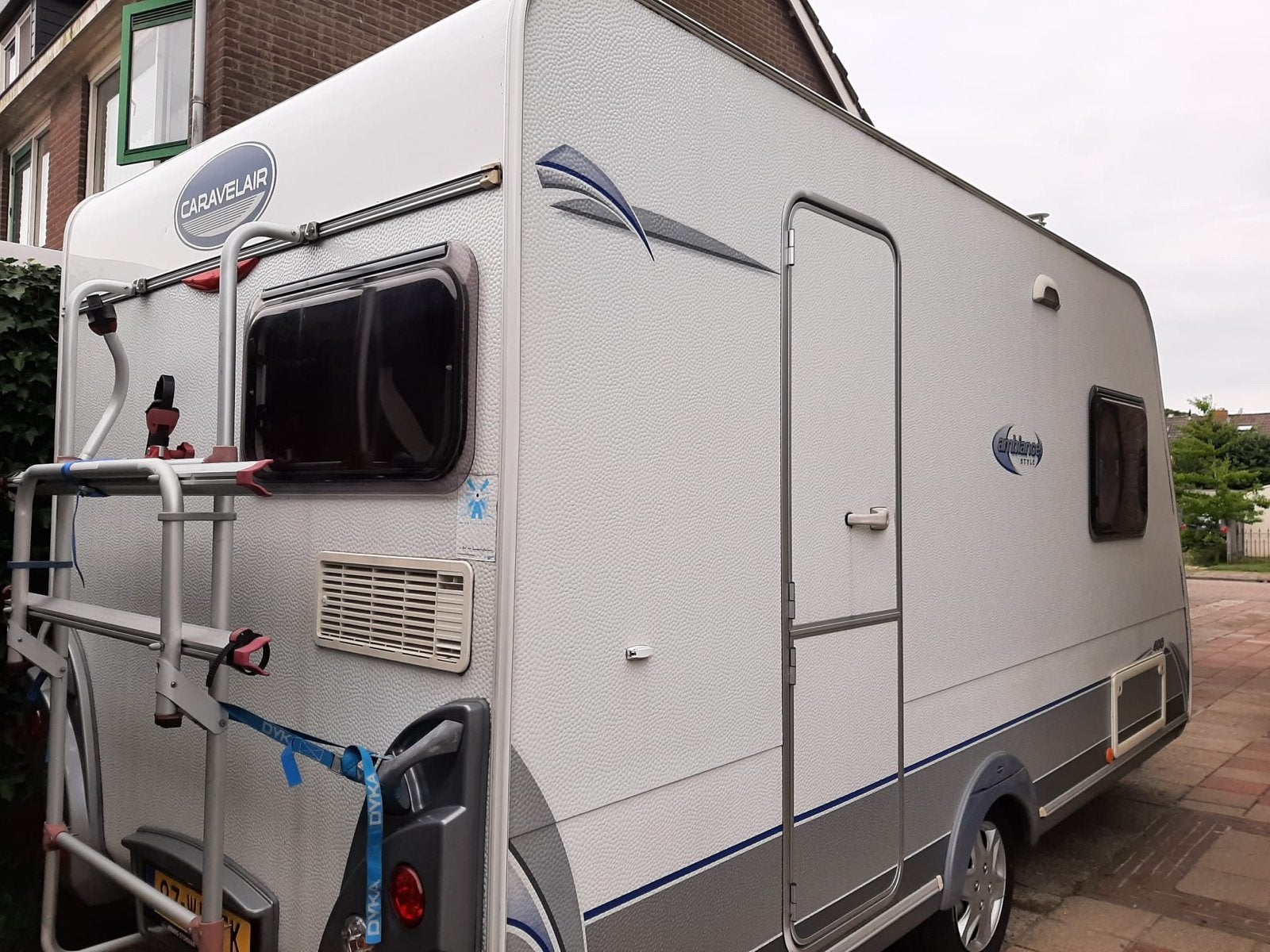 Caravelair Ambiance Style 400 met Unico Milaan voortent comp, Schokbreker, Treinzit, 750 - 1000 kg, Particulier
