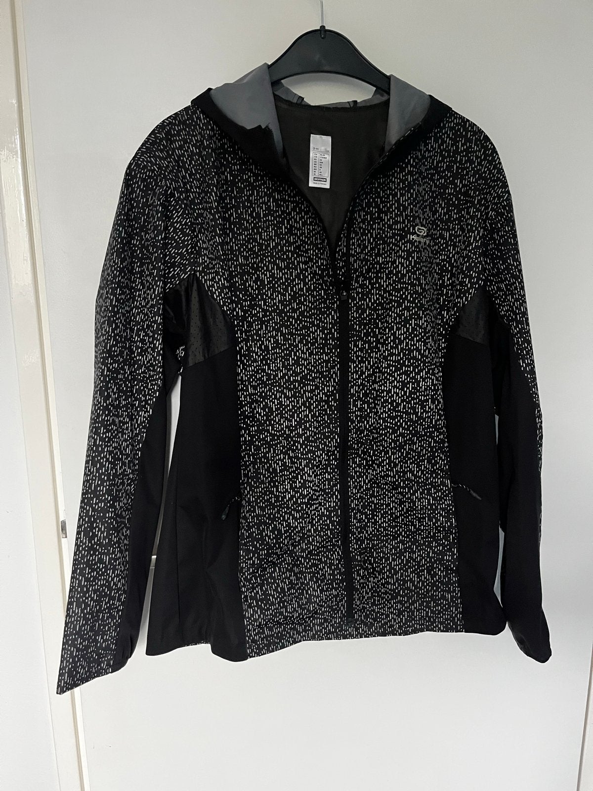 Decathlon Kalenji run rain hardloop regenjack maat 42, Kleding | Dames, Zwart, Maat 42/44 (L), Ophalen of Verzenden, Zo goed als nieuw
