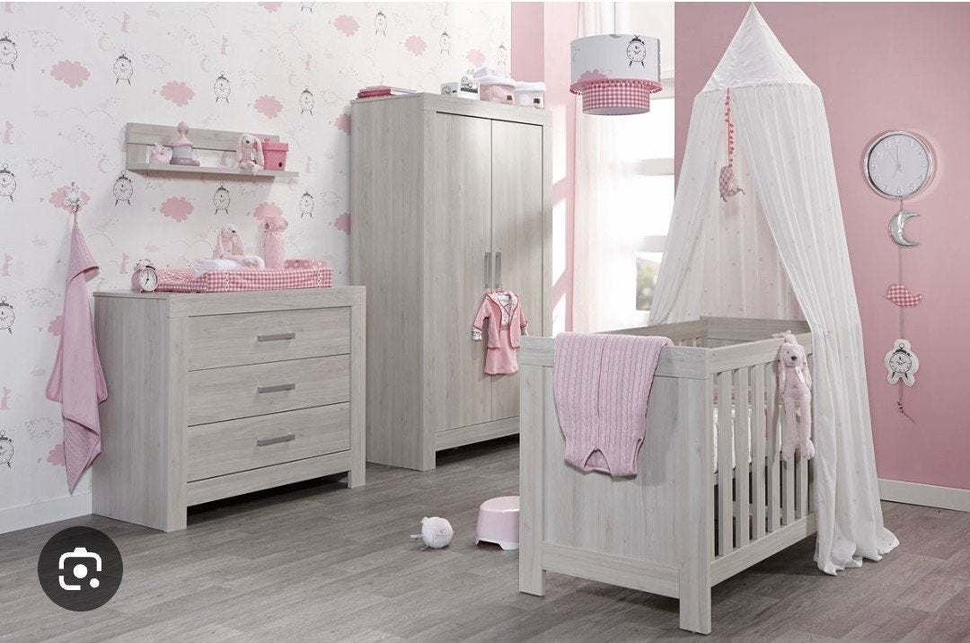 Complete babykamer set - Ledikant, Commode, Kledingkast, Ophalen, Zo goed als nieuw, Ledikant
