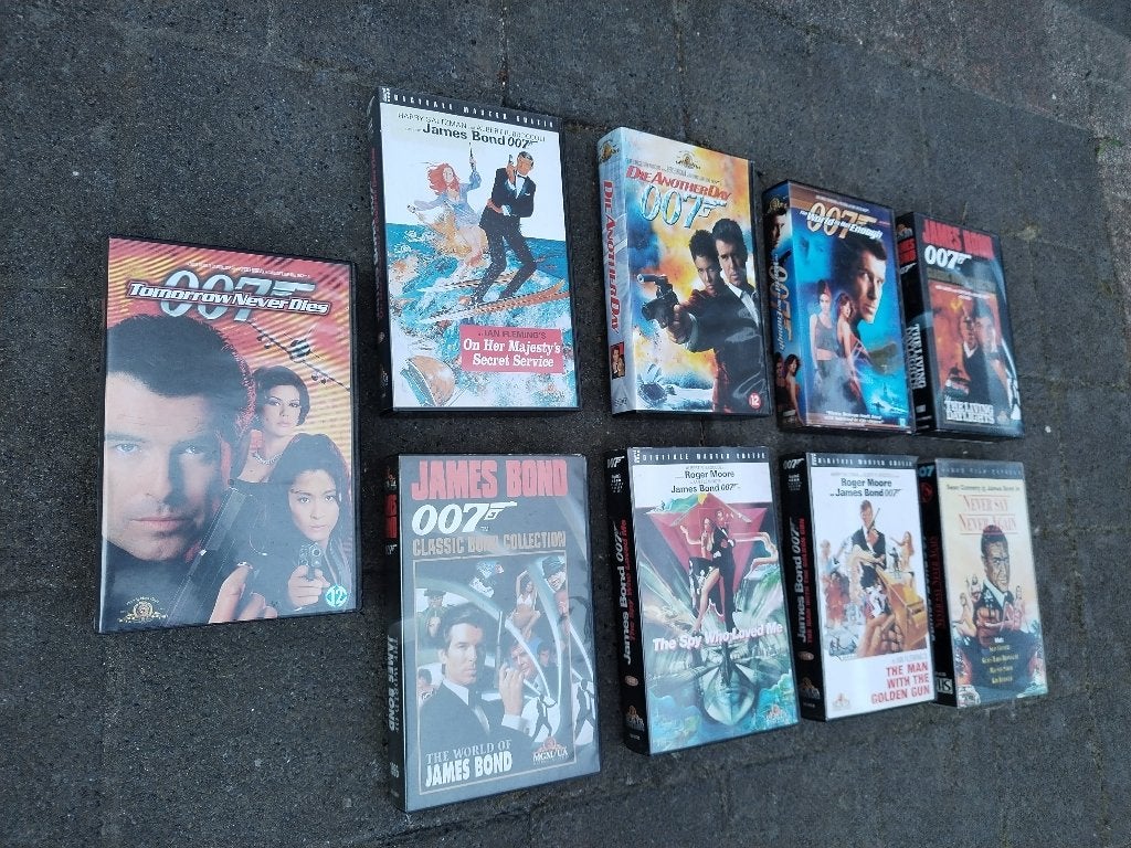 James Bond 007 VHS videobanden verzameling – 9 stuks, Cd's en Dvd's, VHS | Film, Ophalen, Zo goed als nieuw, Actie en Avontuur