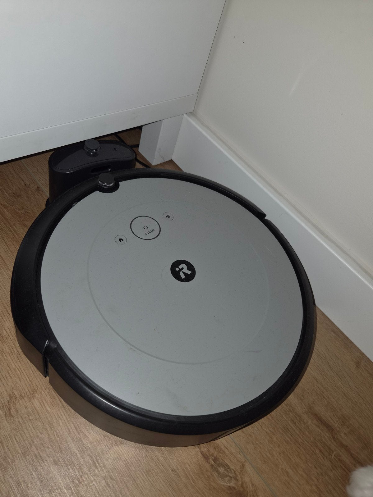 iRobot Roomba Robotstofzuiger in goede staat, Witgoed en Apparatuur, Ophalen, Gebruikt, Oplaadstation, IRobot