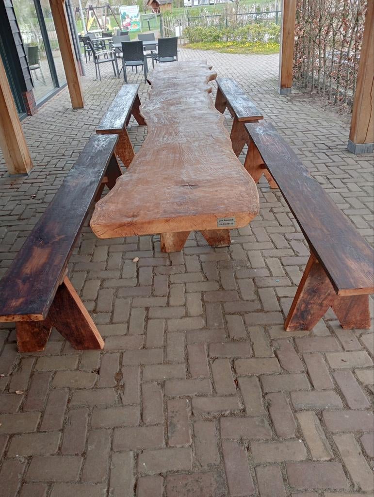 Massief eiken tafel 5 meter en 4 eiken bankjes., Ophalen of Verzenden