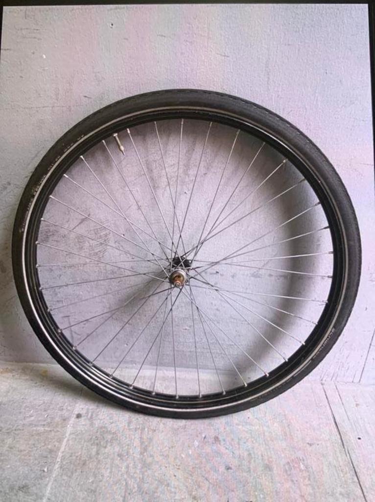 voorwiel 28 inch ( 28 x 1 1/2 ), Ophalen, Zo goed als nieuw, Achterlicht