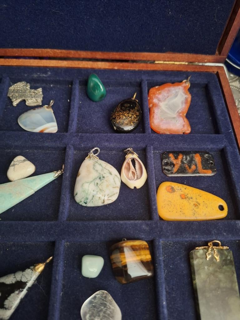 Doos met verschillende stenen, Verzamelen, Mineralen en Fossielen, Ophalen of Verzenden