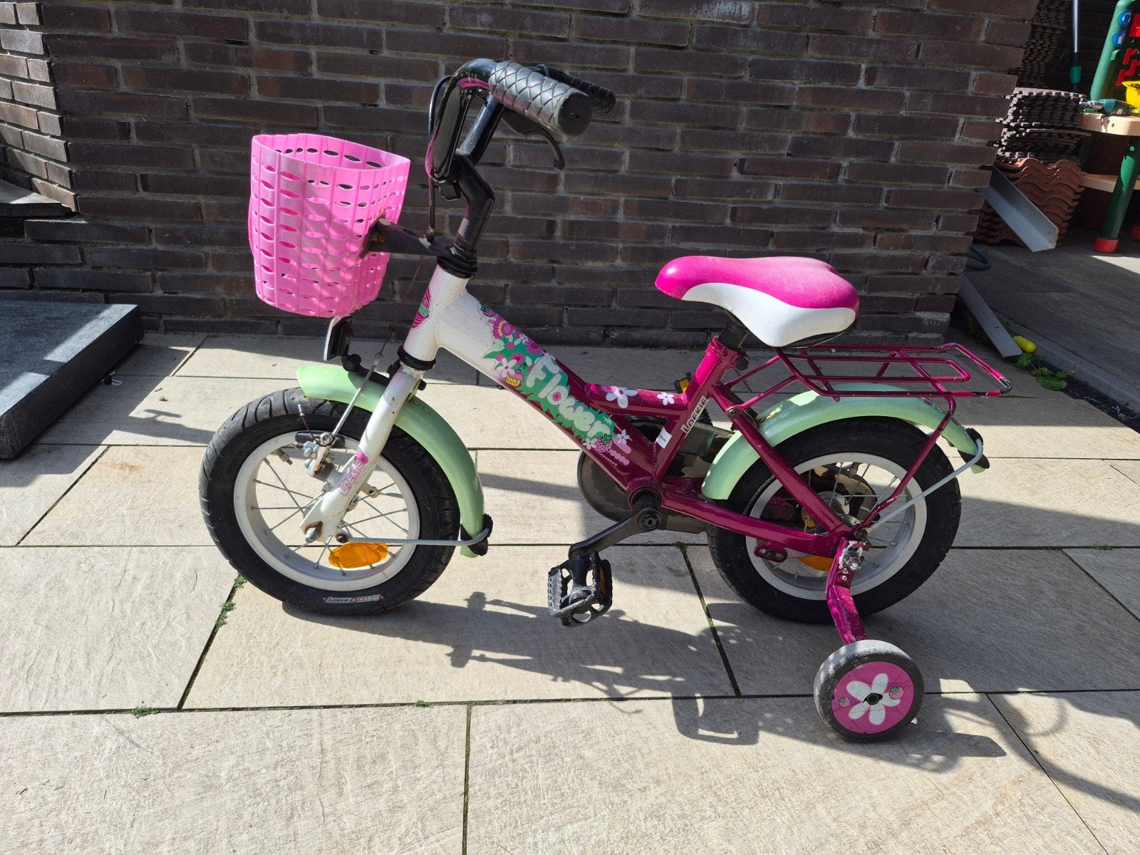 Loekie kinderfiets 12 inch met zijwieltjes, Ophalen, Terugtraprem, Zijwieltjes, Gebruikt