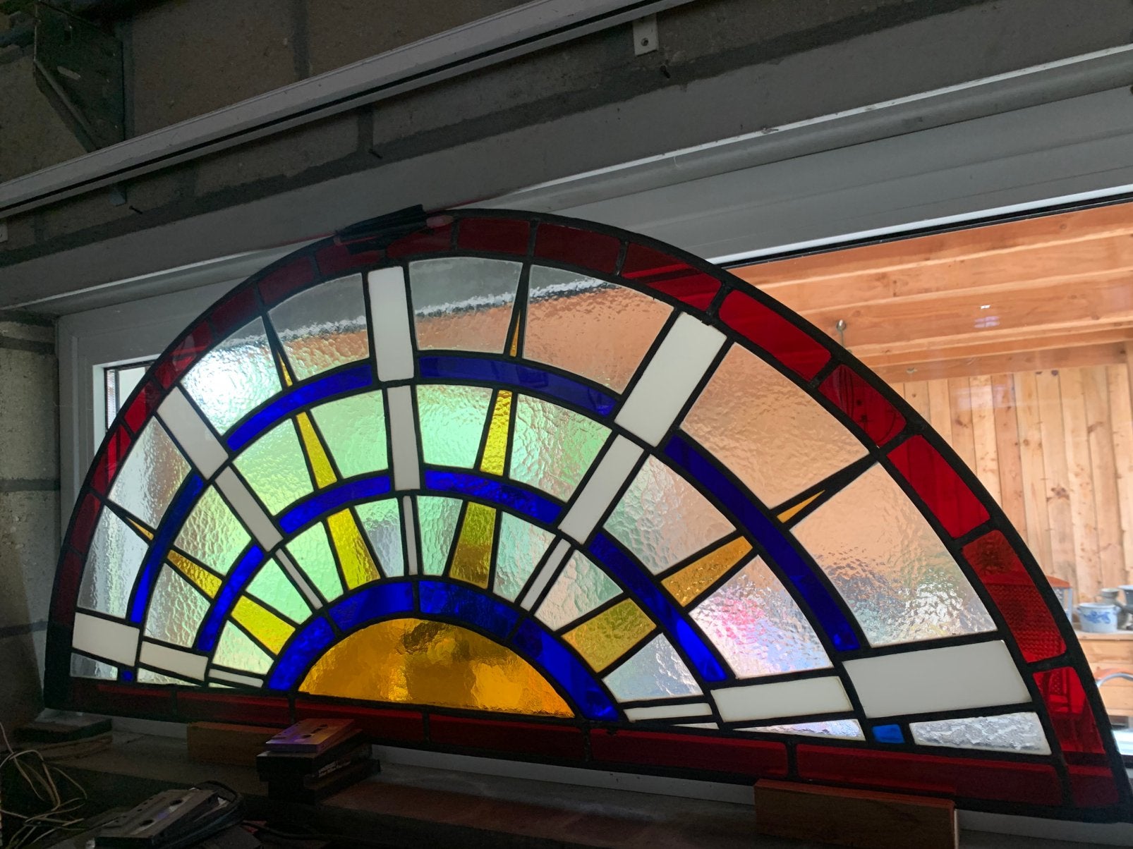 Art. Deco. halfronde glas in lood raam, Ophalen