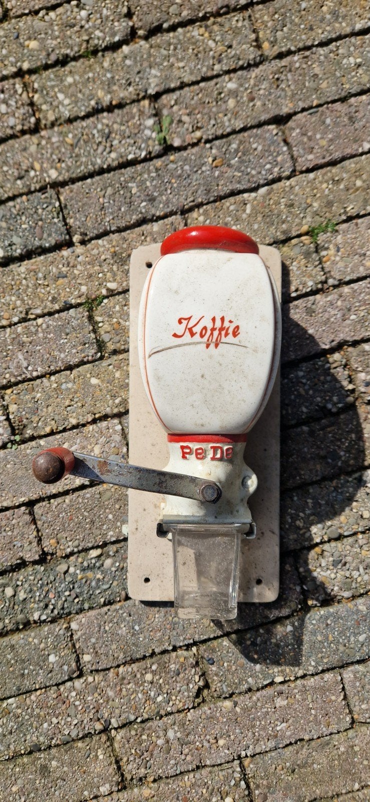 Klassieke vintage PeDe wandkoffiemolen met glazen opvangbak, Ophalen
