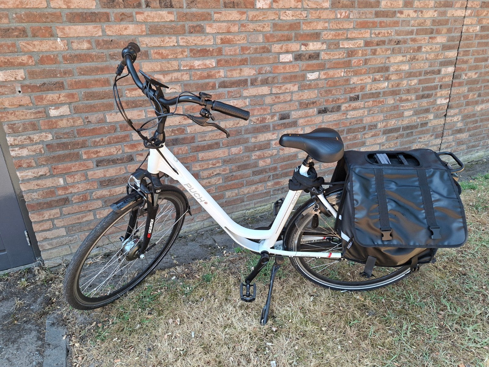 Puch E-bike met lage instap en fietstassen, Gebruikt, Velgrem, Versnellingen, 50 tot 53 cm