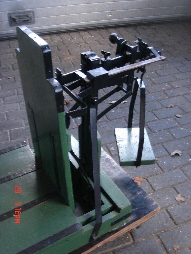 Ijkwezen model 13D weegschaal 1949, Ophalen, Gebruikt, Vloerweegschaal, 200 kg of meer