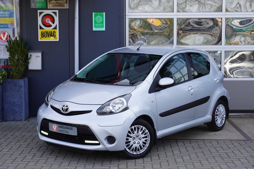 Toyota Aygo 1.0 VVT-i Aspiration NAP Automaat/Airco/5-deurs, Auto's, Euro 5, Gebruikt, 4 stoelen, 68 pk