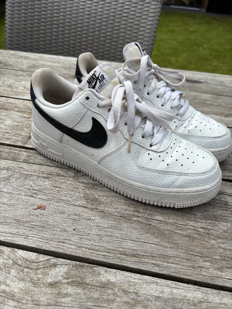SLAG JE SLAGE Dames NIKE AIR FORCE 1 wit/zwart Maat 41, Wit, Nike, Ophalen of Verzenden, Sneakers of Gympen