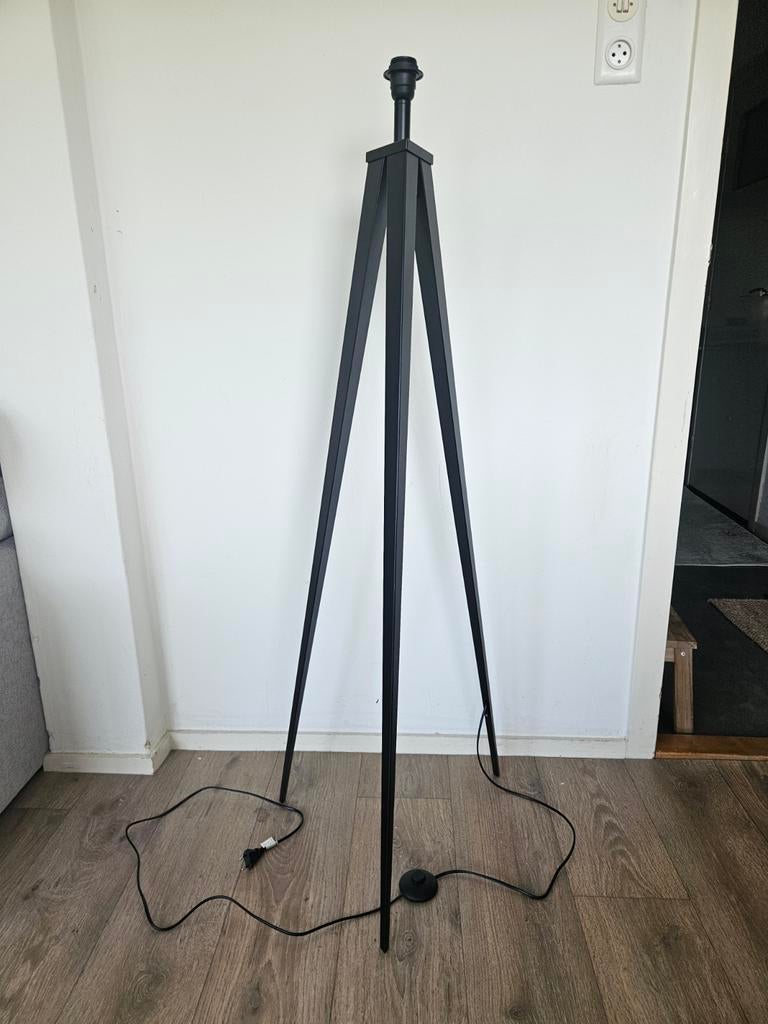 Design Tripod Vloerlamp van Zuiver - Zwart, Huis en Inrichting, Lampen | Vloerlampen, Ophalen, Zo goed als nieuw, 150 tot 200 cm