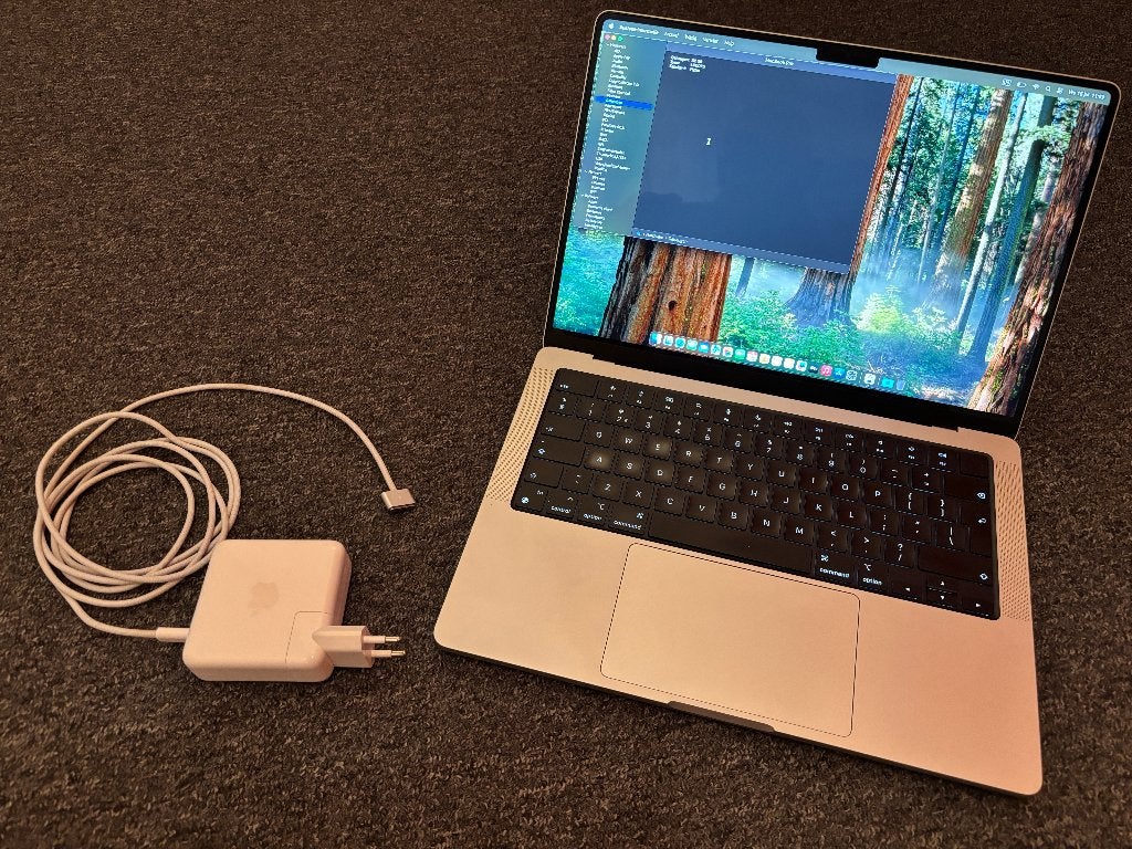 MacBook Pro 2023 14" M2 Pro 12 core, 32GB, 1TB SSD, QWERTY, 1 TB of meer, Overige groottes, Zo goed als nieuw, 3 tot 4 Ghz