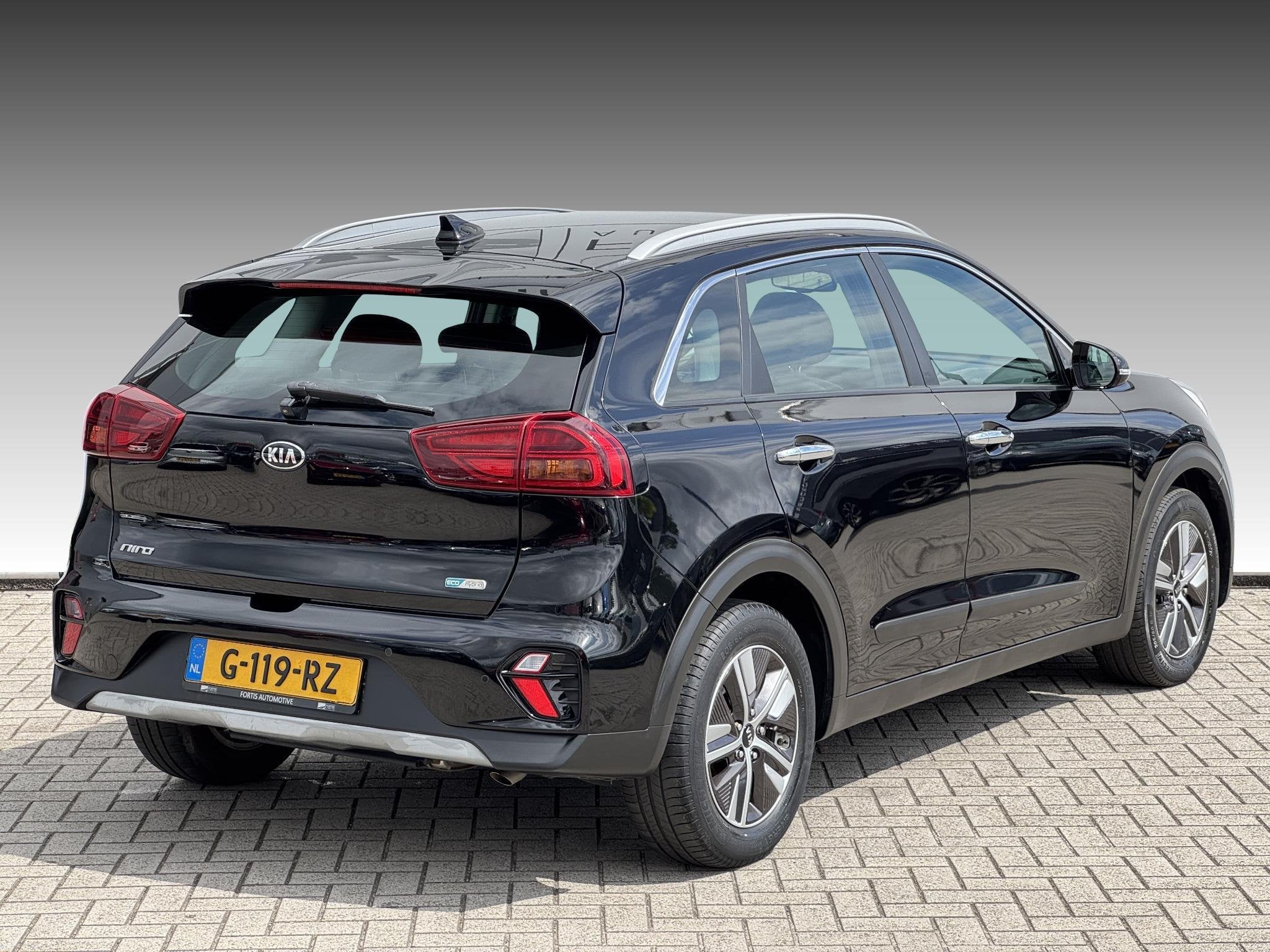 Kia Niro 1.6 GDi Hybrid DynamicLine NL-AUTO | CAMERA | LEDER, Gebruikt, Euro 6, 2 kWh, Leder en Stof