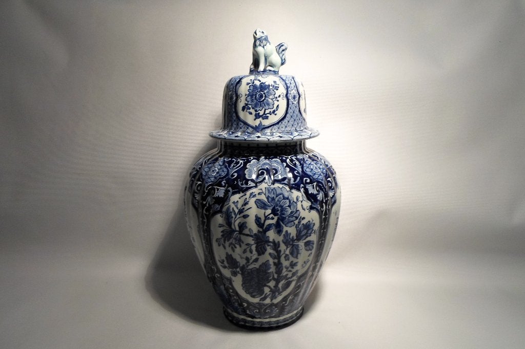 Petrus Regout & Co Delfts Vaas, Ophalen of Verzenden