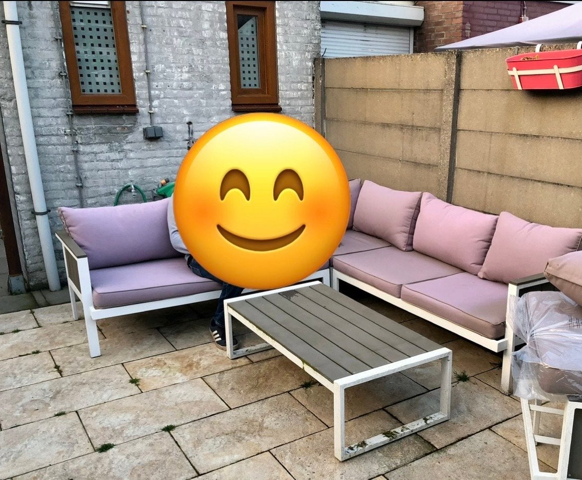 Moderne loungebank met tafel