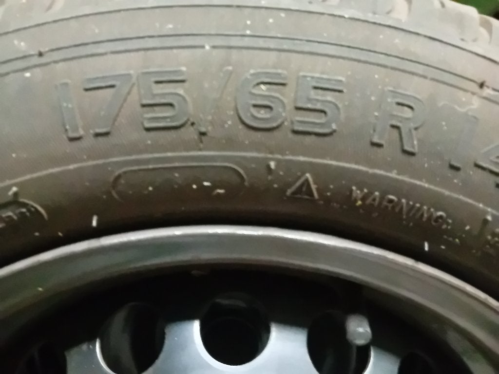 Goede Kia Picanto Banden op Velg met mooie Wieldeksel, Auto-onderdelen, Ophalen, 14 inch, Gebruikt, 175 mm
