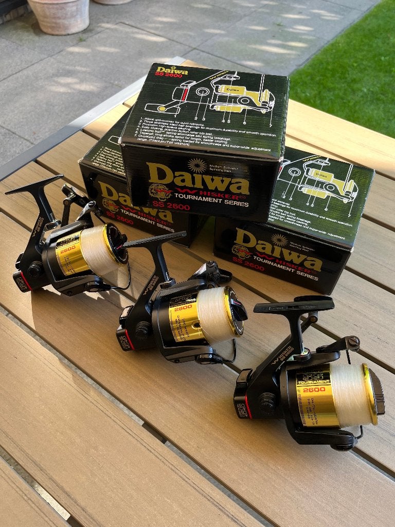 3x Daiwa Whisker Tournament SS2600, Watersport en Boten, Hengelsport | Karpervissen, Ophalen of Verzenden, Zo goed als nieuw, Molen