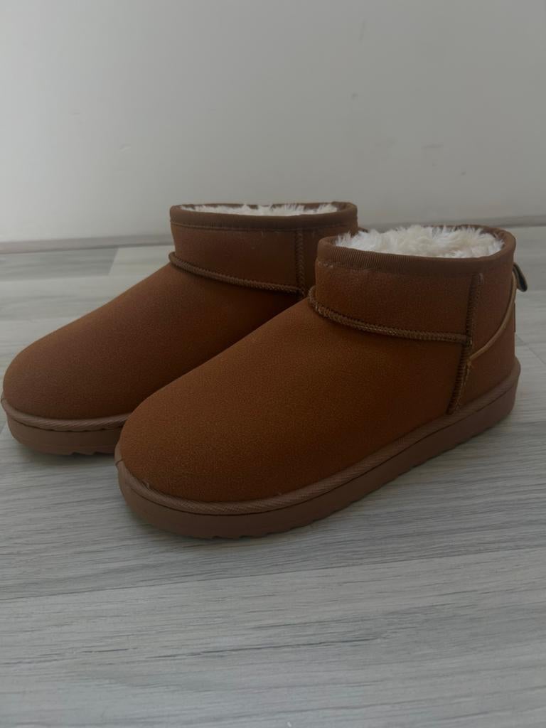 Uggs dames, Bruin, Instappers, Ophalen of Verzenden, Onbekend