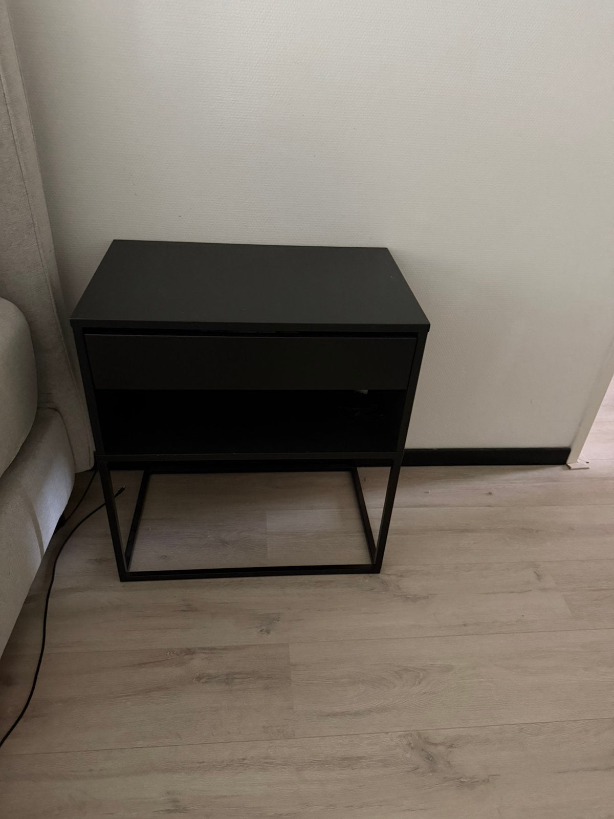 2x Ikea vikhammer nachtkastje 60x39, Ophalen, Gebruikt, 45 tot 65 cm