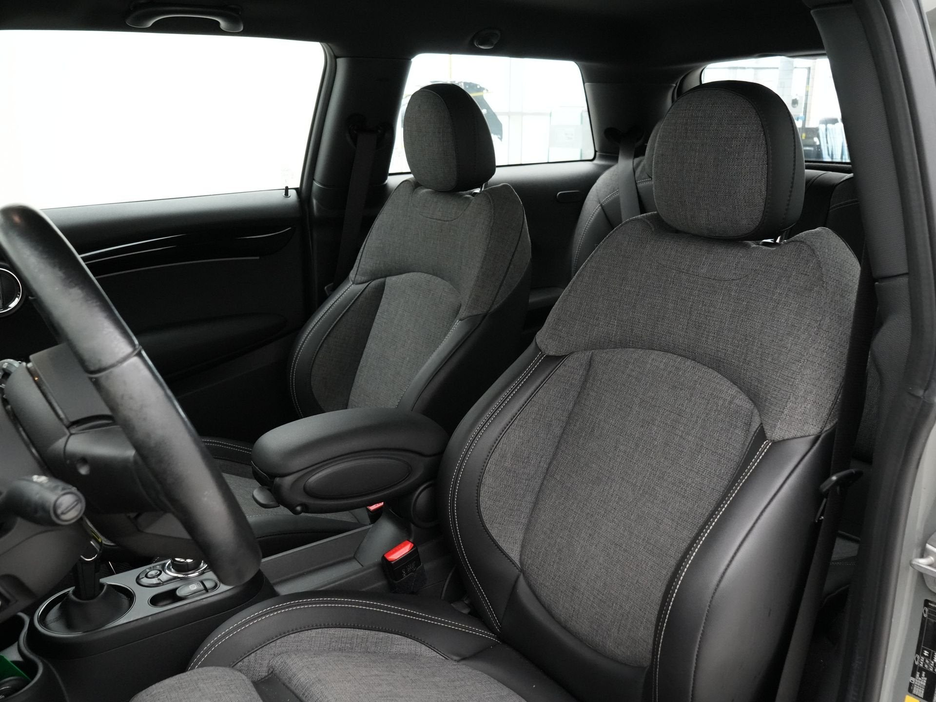 MINI Electric 3-deurs Yours (bj 2021, automaat), Auto's, Met garantie (alle), 4 stoelen, Leder en Stof, 184 pk
