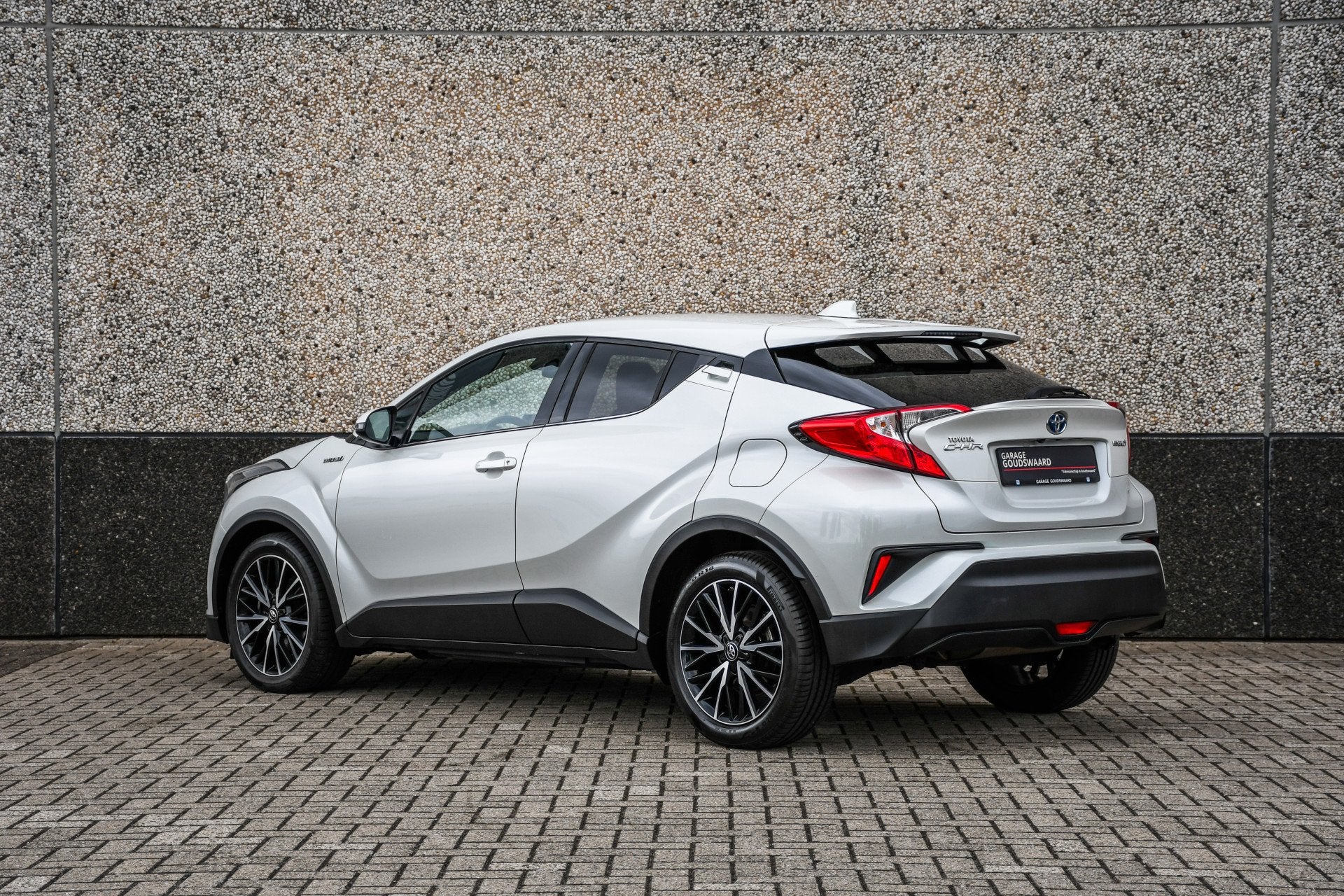 Toyota C-HR 1.8 Hybrid Dynamic (bj 2018, automaat), Stof, 4 cilinders, Origineel Nederlands, 26 km/l