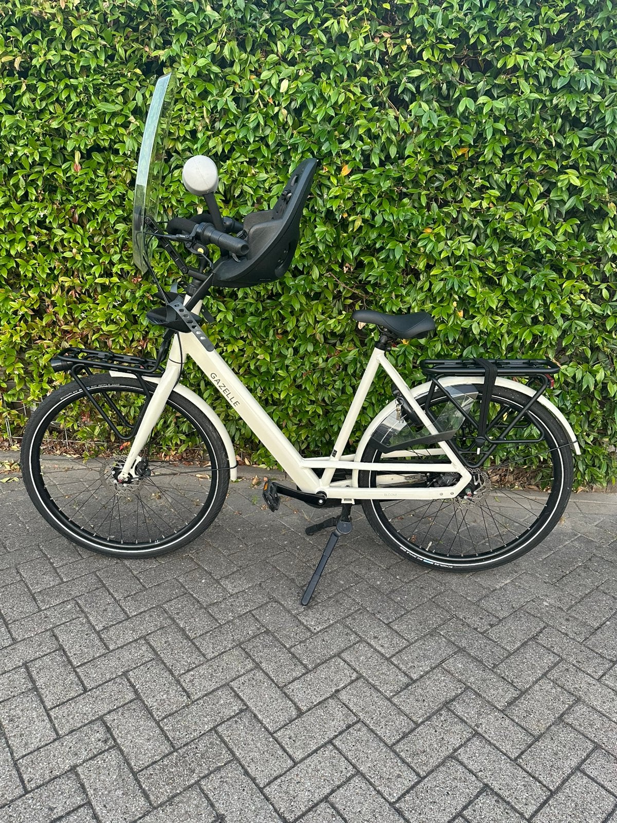 Gazelle Bloom C7 Mamafiets Ivory White – 2 jaar oud, Fietsen en Brommers, Fietsen | Dames | Moederfietsen, Ophalen, Windscherm