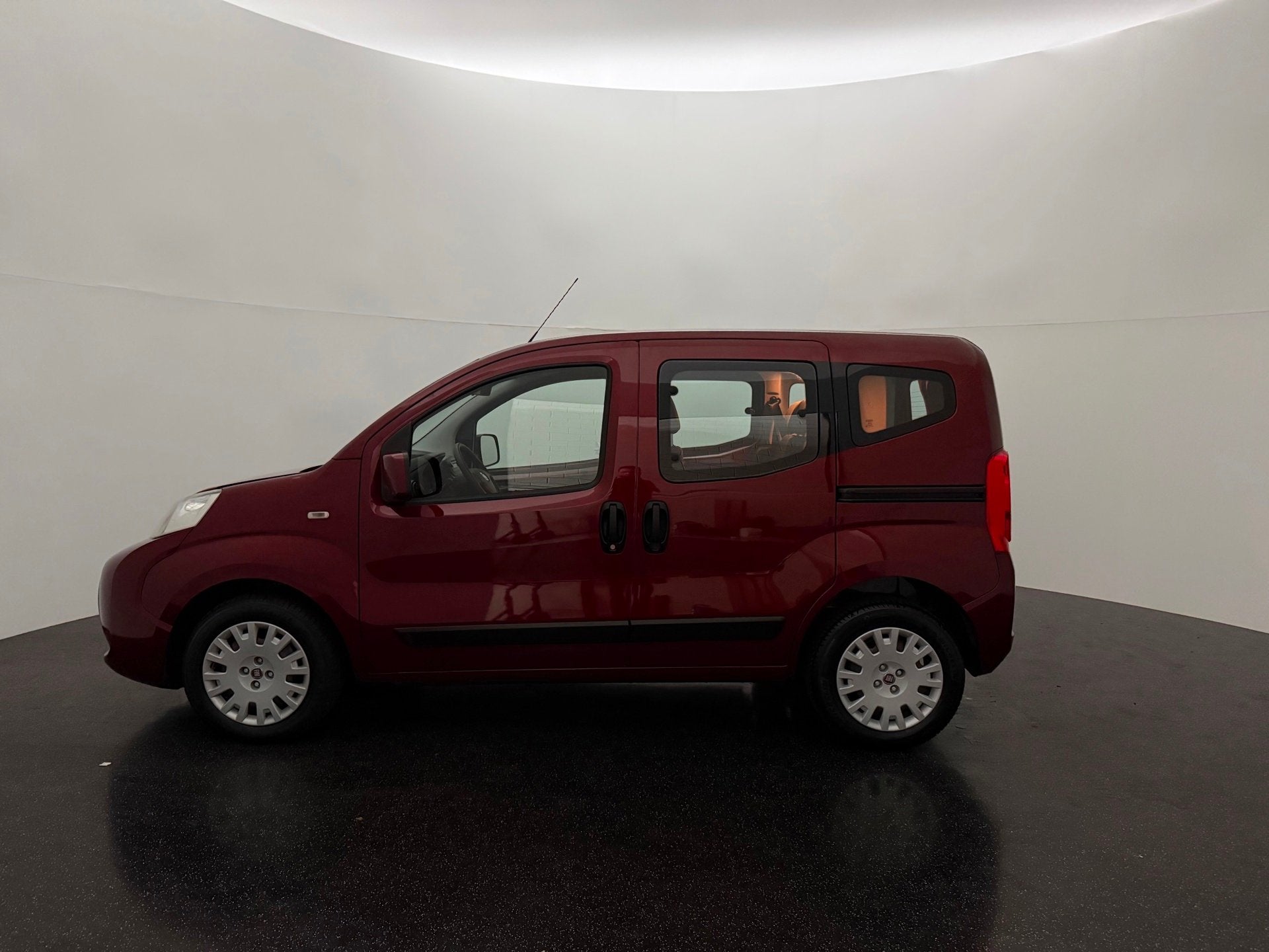Fiat Qubo 1.3 AUT M-Jet Actual NAP, Auto's, Euro 5, Stof, Gebruikt, Zwart