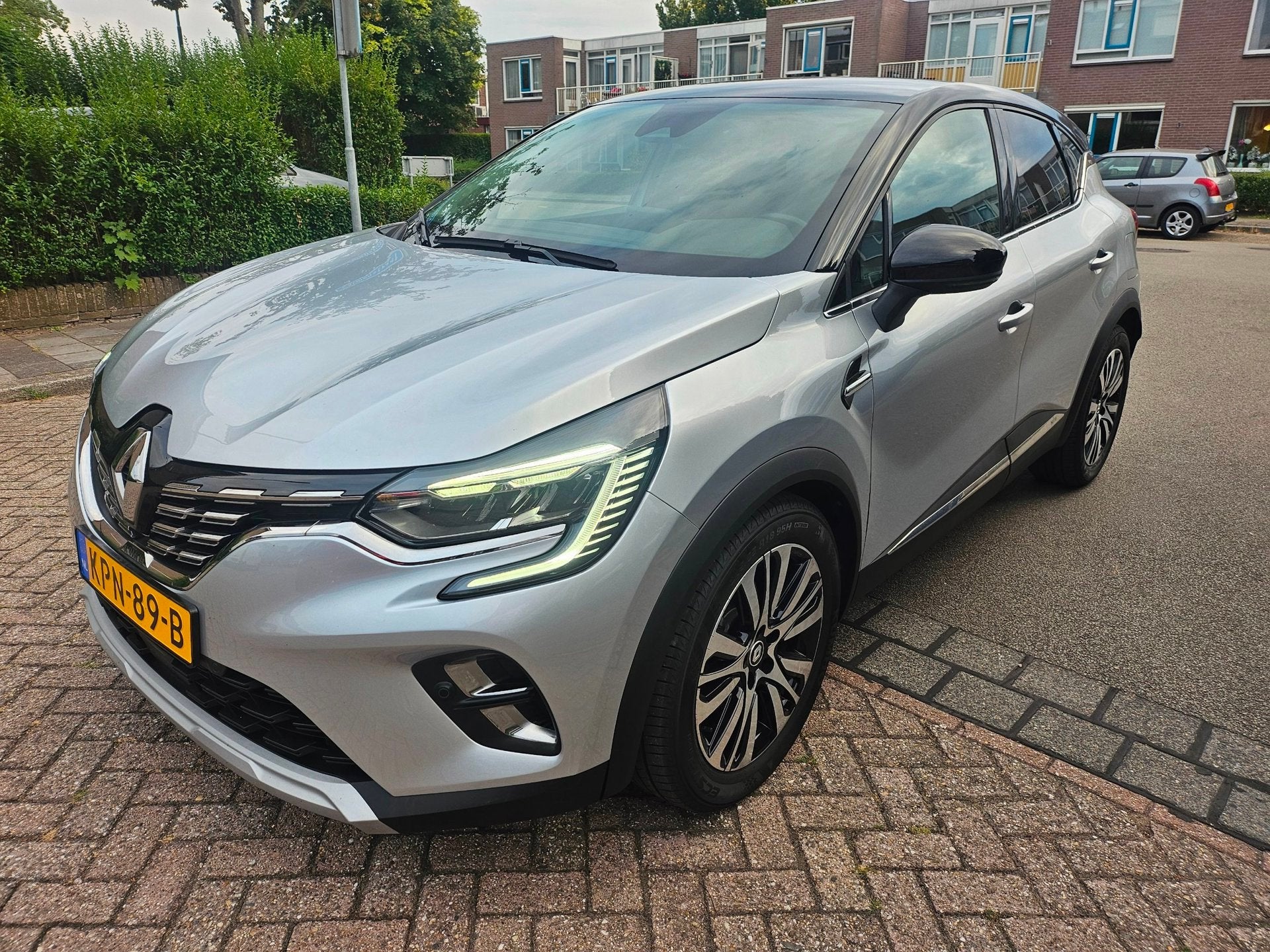 Renault Captur 1.6 E-Tech Plug-in Hybrid 160 Initiale Paris, 77 km/l, Gebruikt, 4 cilinders, Bedrijf