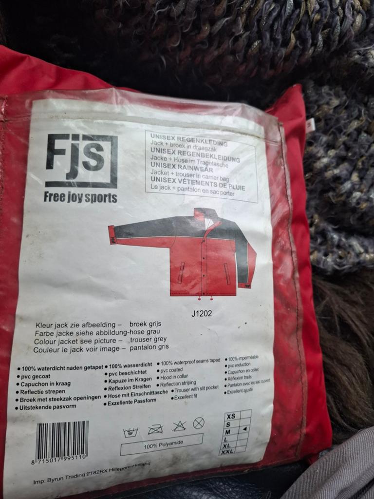 Nieuw regenpak maat M, rood met grijs unisex, Caravans en Kamperen, Regenkleding, Ophalen of Verzenden, Regenpak, Heren