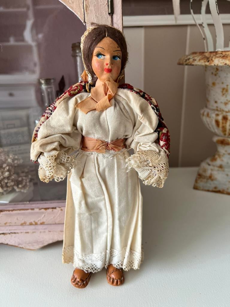 Een klein oud klederdracht popje, Ophalen of Verzenden