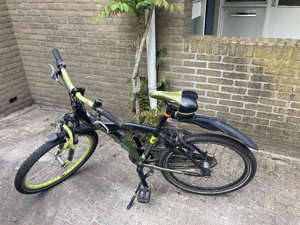 Mountainbike met geel-groene accenten, Ophalen, Gebruikt, Onbekend, Terugtraprem