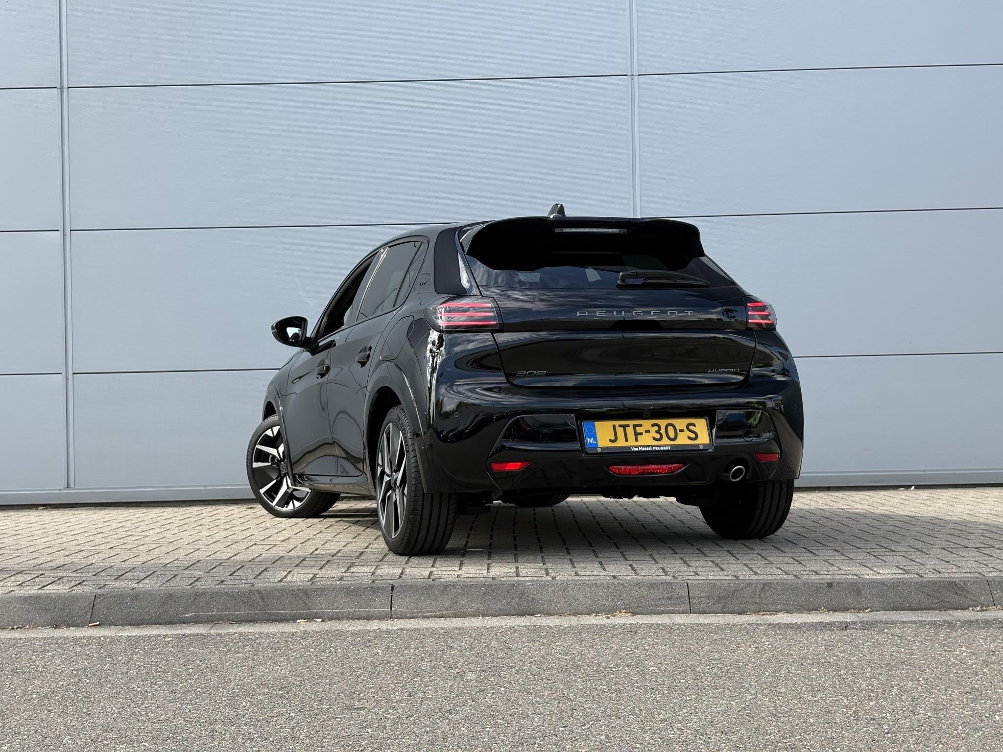 Peugeot 208 1.2 Hybrid 110 e-DCS6 GT | 360 camera | Adaptiev, 12 maanden, 1195 kg, Euro 6, 1199 cc