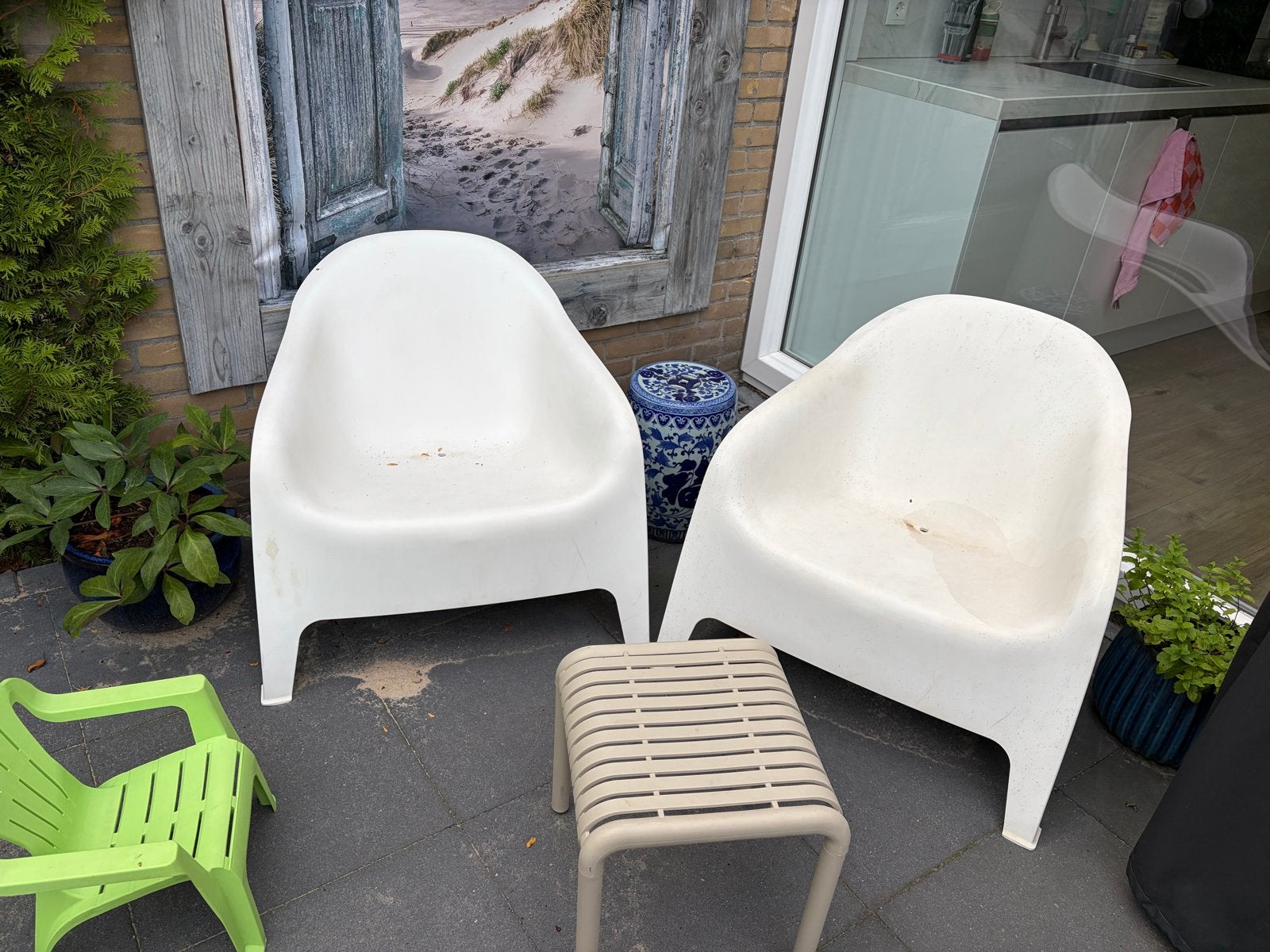2x IKEA Skarpo fauteuils - wit kunststof, Ophalen, Gebruikt, Kunststof
