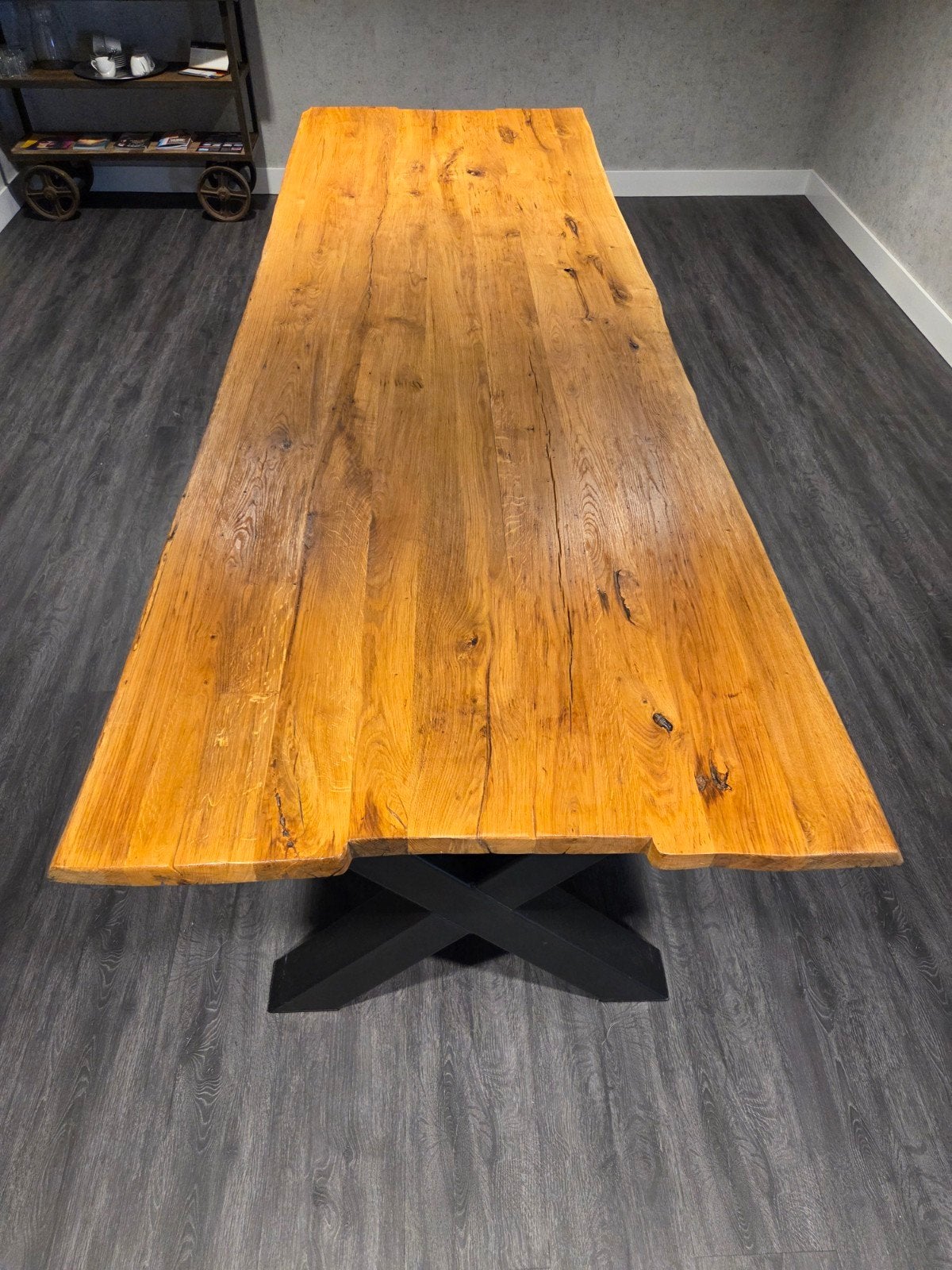 Lange houten eettafel met stalen kruispoot, Huis en Inrichting, Tafels | Eettafels, Ophalen, 200 cm of meer, 50 tot 100 cm, Zo goed als nieuw