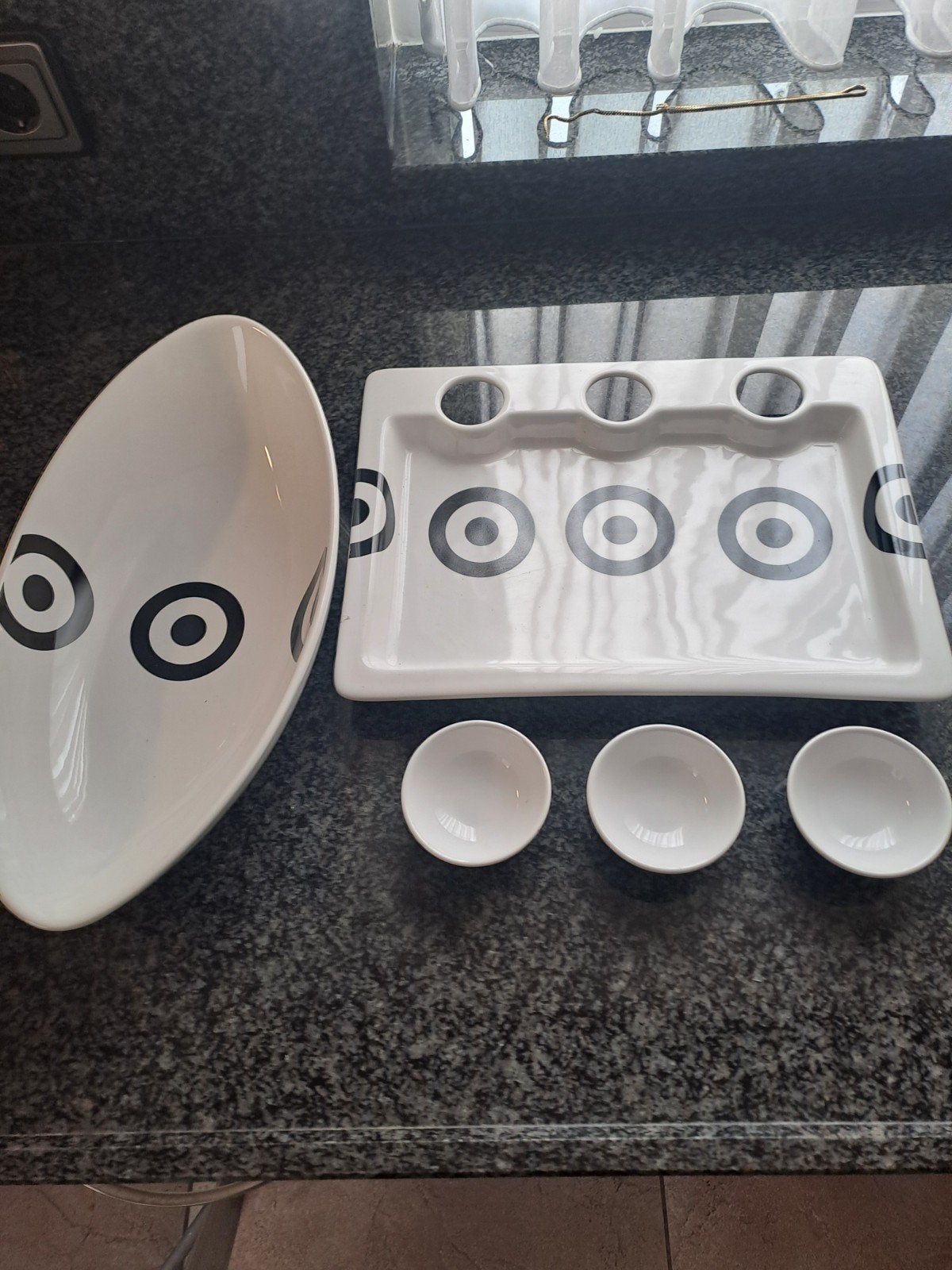 Moderne serveerschalen met 3 kommetjes - Wit/Zwart design, Keramiek, Nieuw, Ophalen of Verzenden, Schaal of Schalen